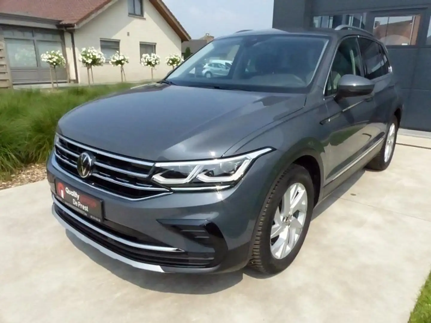 Volkswagen Tiguan LED, PDC, ACC, AppConnect, trekhaak, Navi, ... Grijs - 1