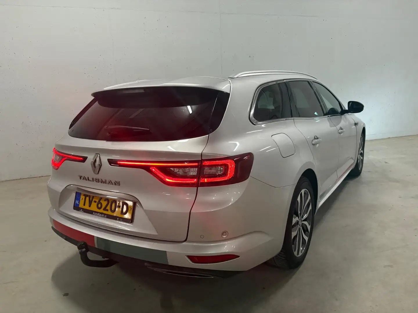 Renault Talisman Estate 1.6 dCi Initiale Paris Automaat Gris - 2