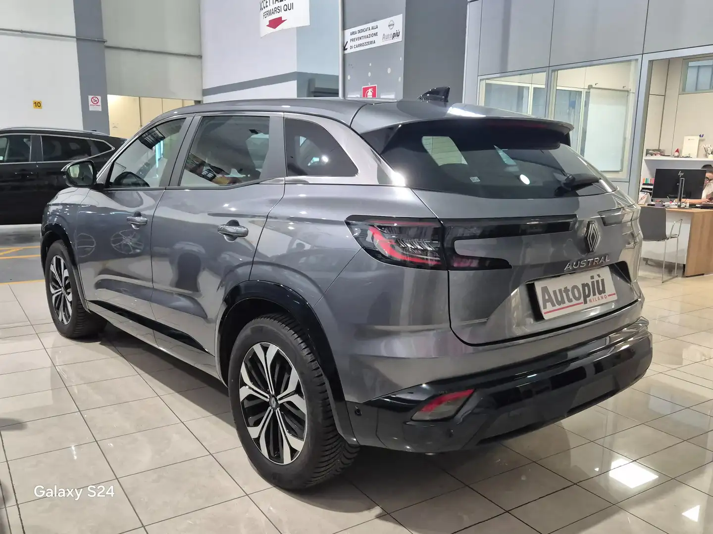Renault Austral 1.2 mild hybrid advanced Evolution 130cv Šedá - 2