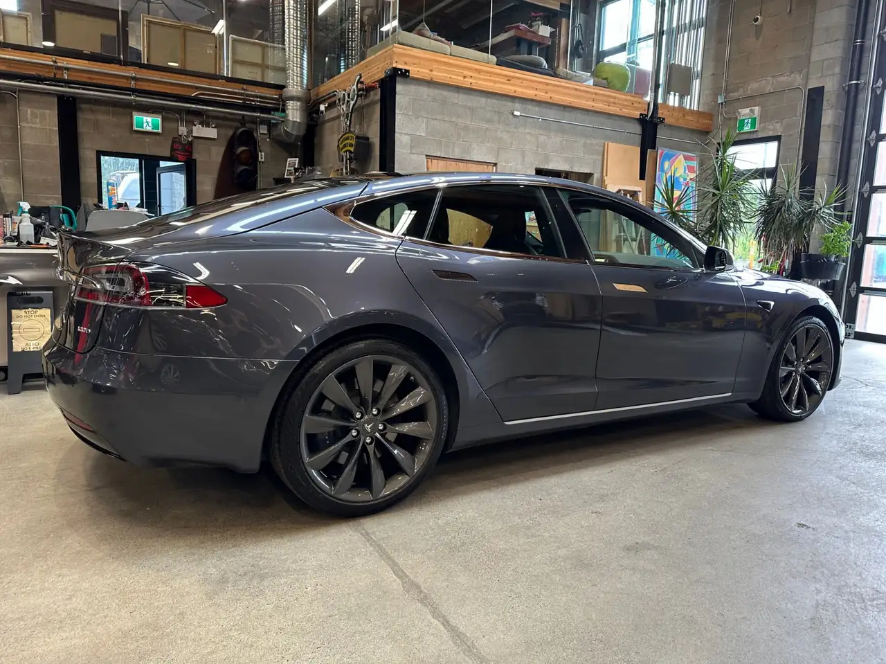 Tesla Model S снимка Tesla Model S