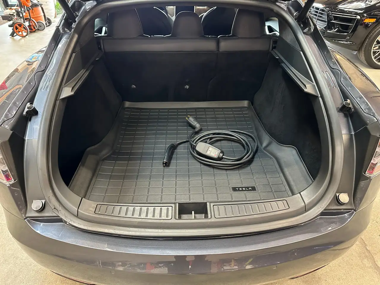 Tesla Model S снимка Tesla Model S