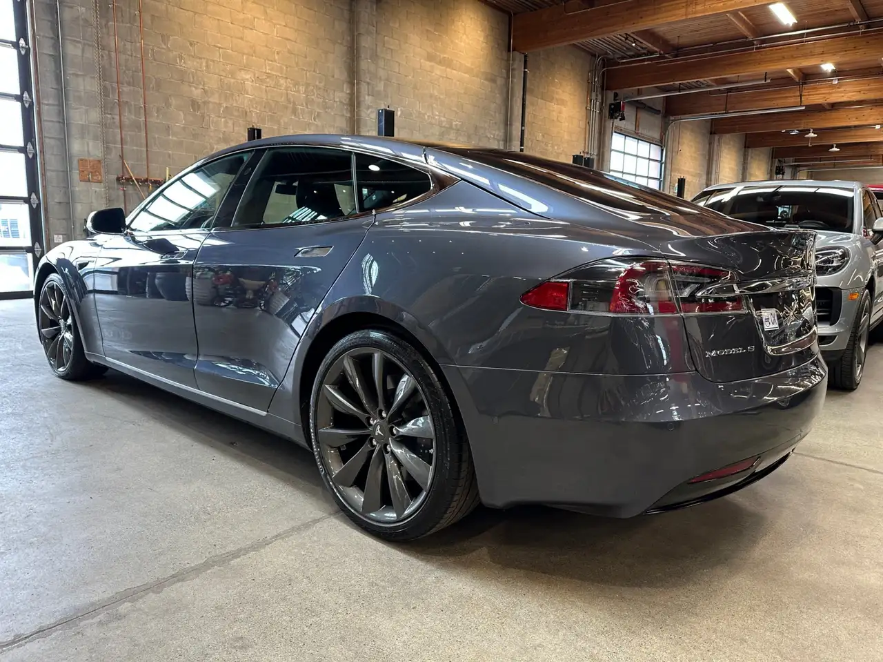 Tesla Model S снимка Tesla Model S