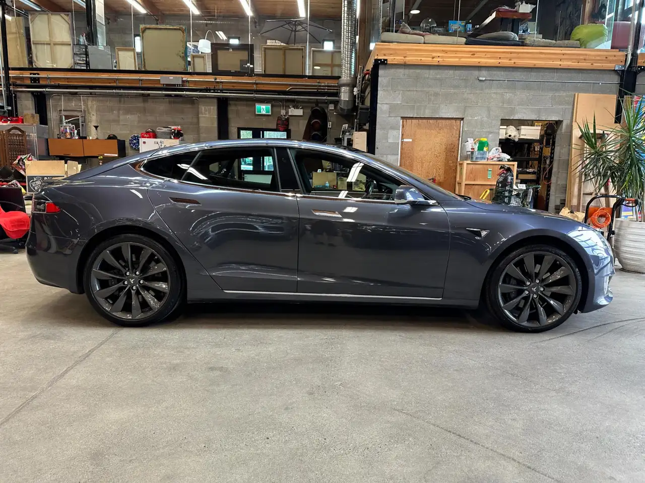 Tesla Model S снимка Tesla Model S