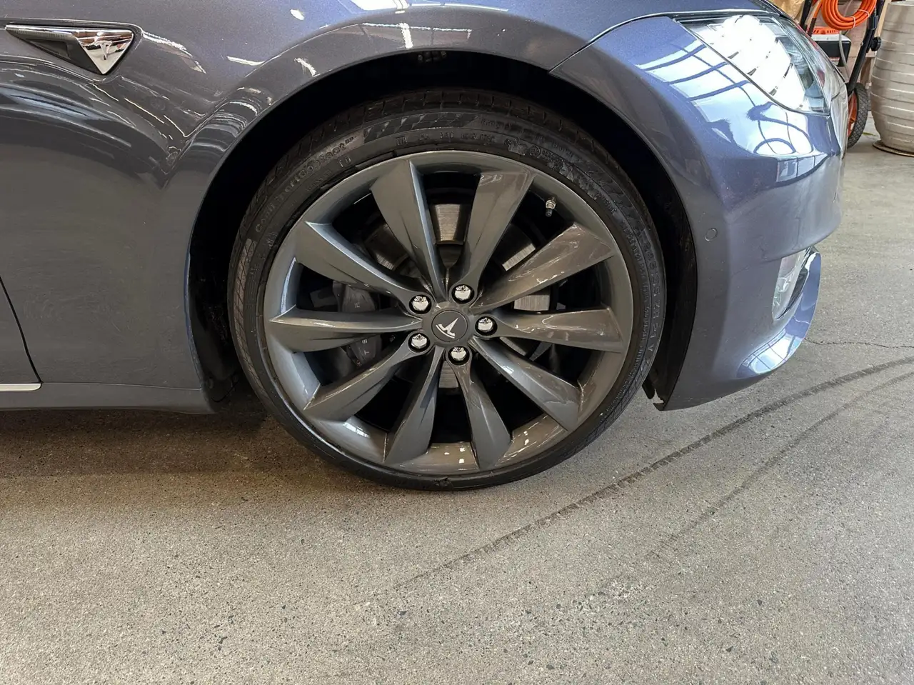 Tesla Model S снимка Tesla Model S