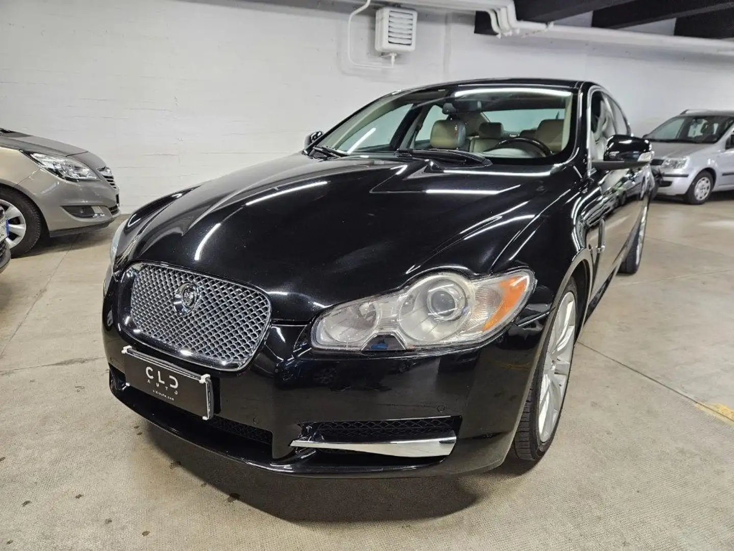 Jaguar XF 2.7D V6 Luxury GPL/GASOLIO Czarny - 2