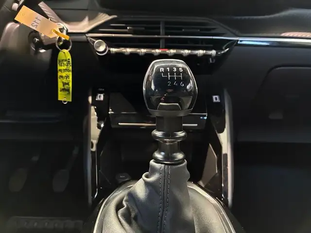Peugeot 2008 view 12