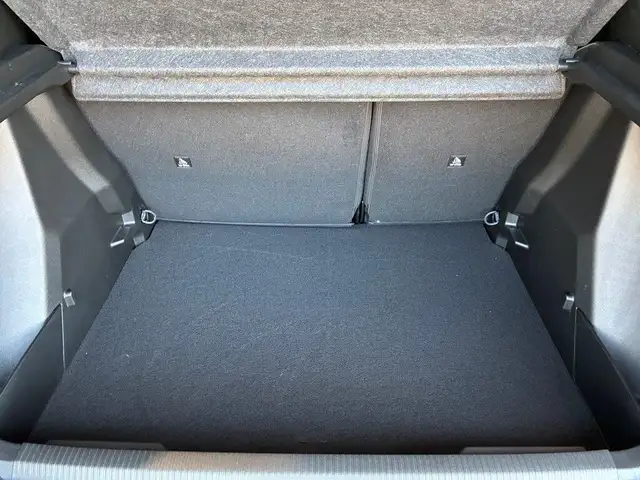 Peugeot 2008 view 9