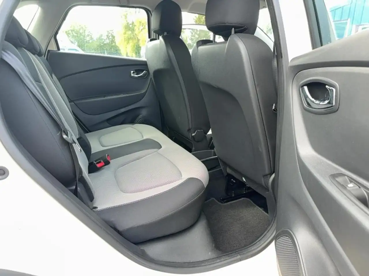 Renault Captur — photo 14