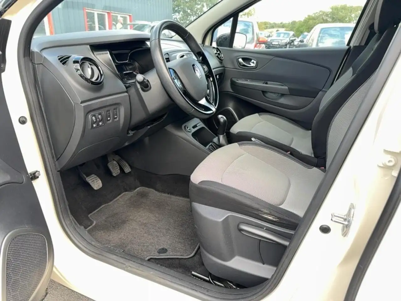 Renault Captur — photo 11