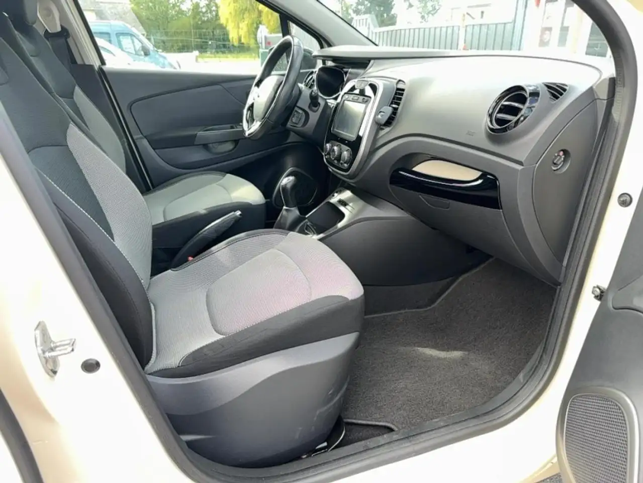 Renault Captur — photo 15
