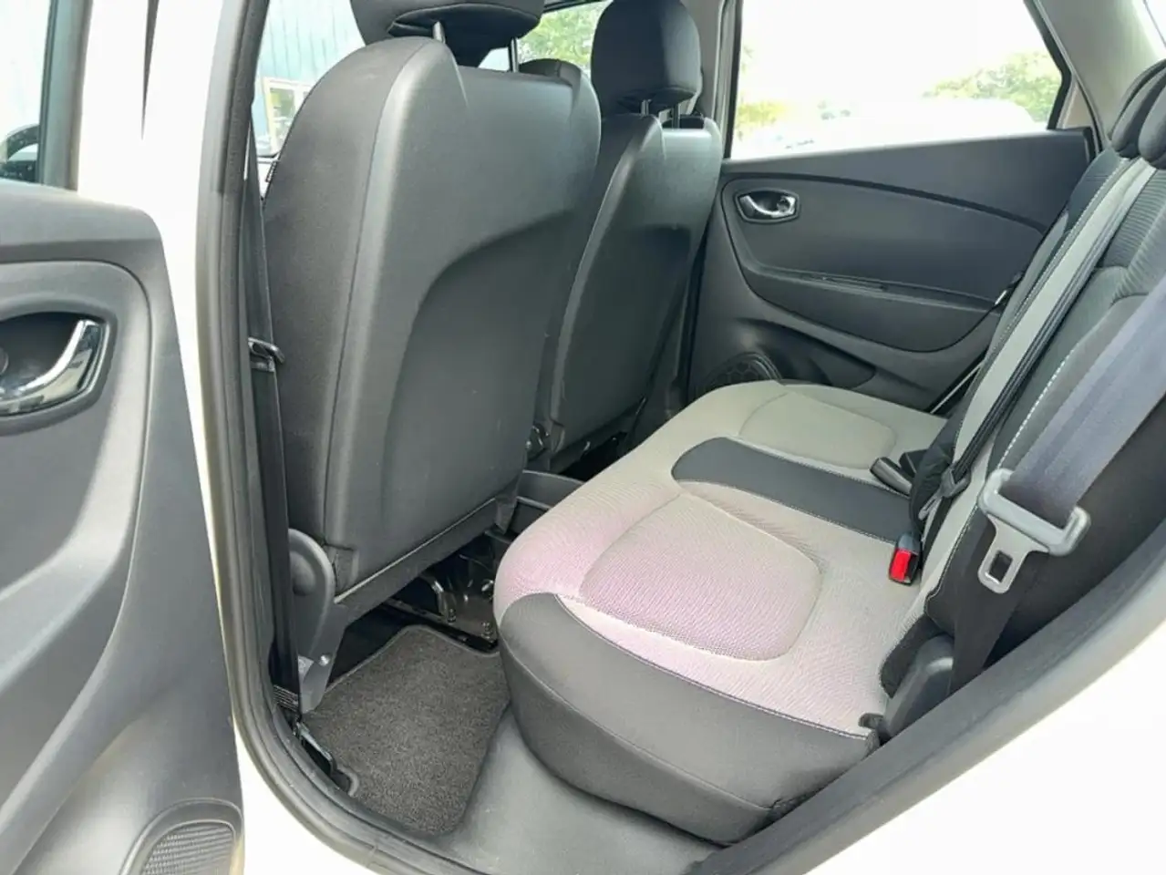 Renault Captur — photo 12