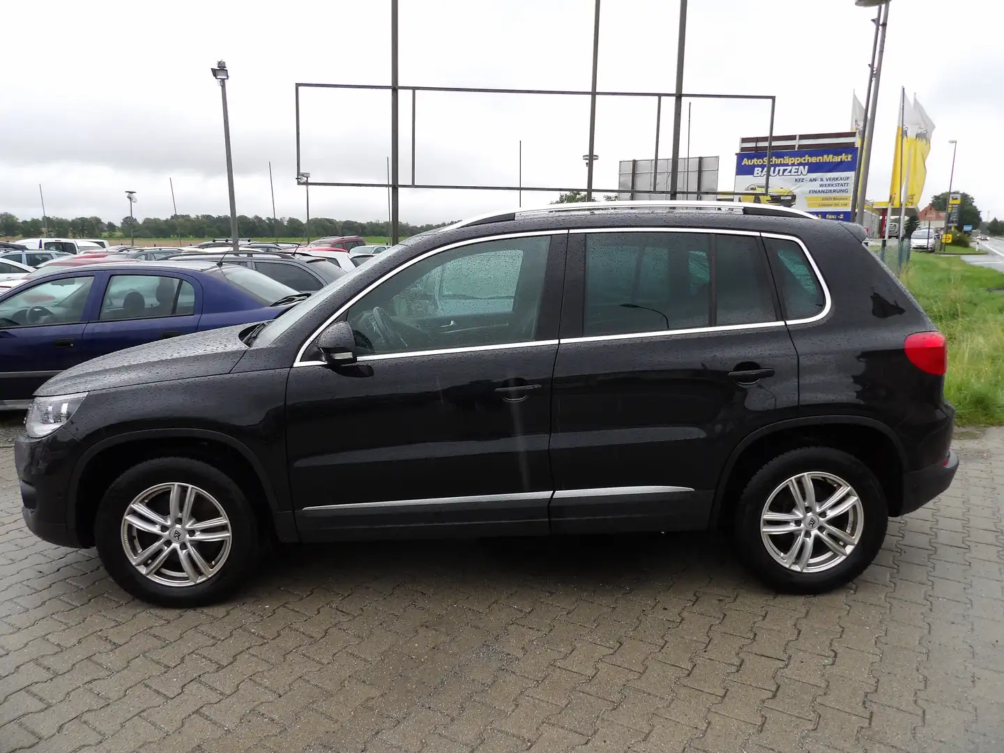 Volkswagen Tiguan Lounge Sport Klima Aluräder Radio HU AU Neu Schwarz - 2