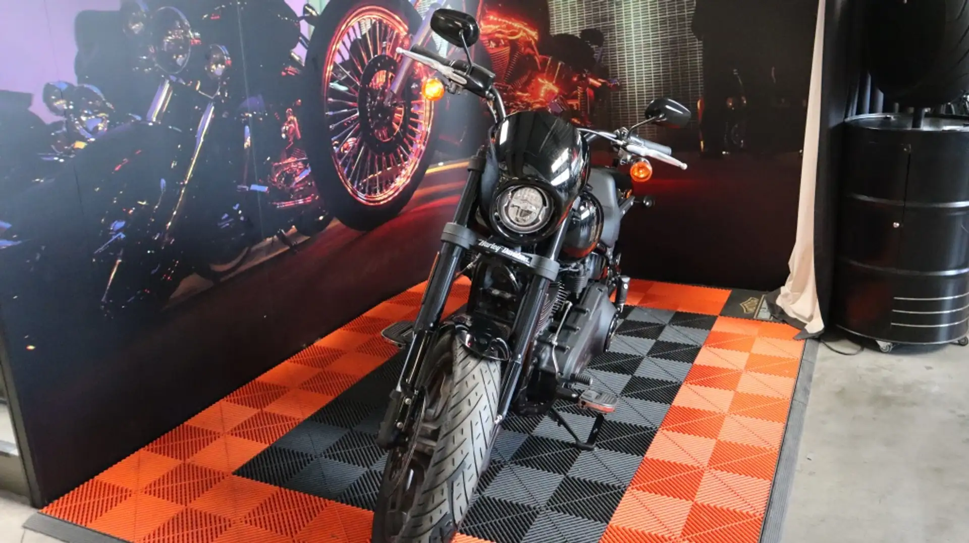 Harley-Davidson Street Bob Chopper Noir - 1