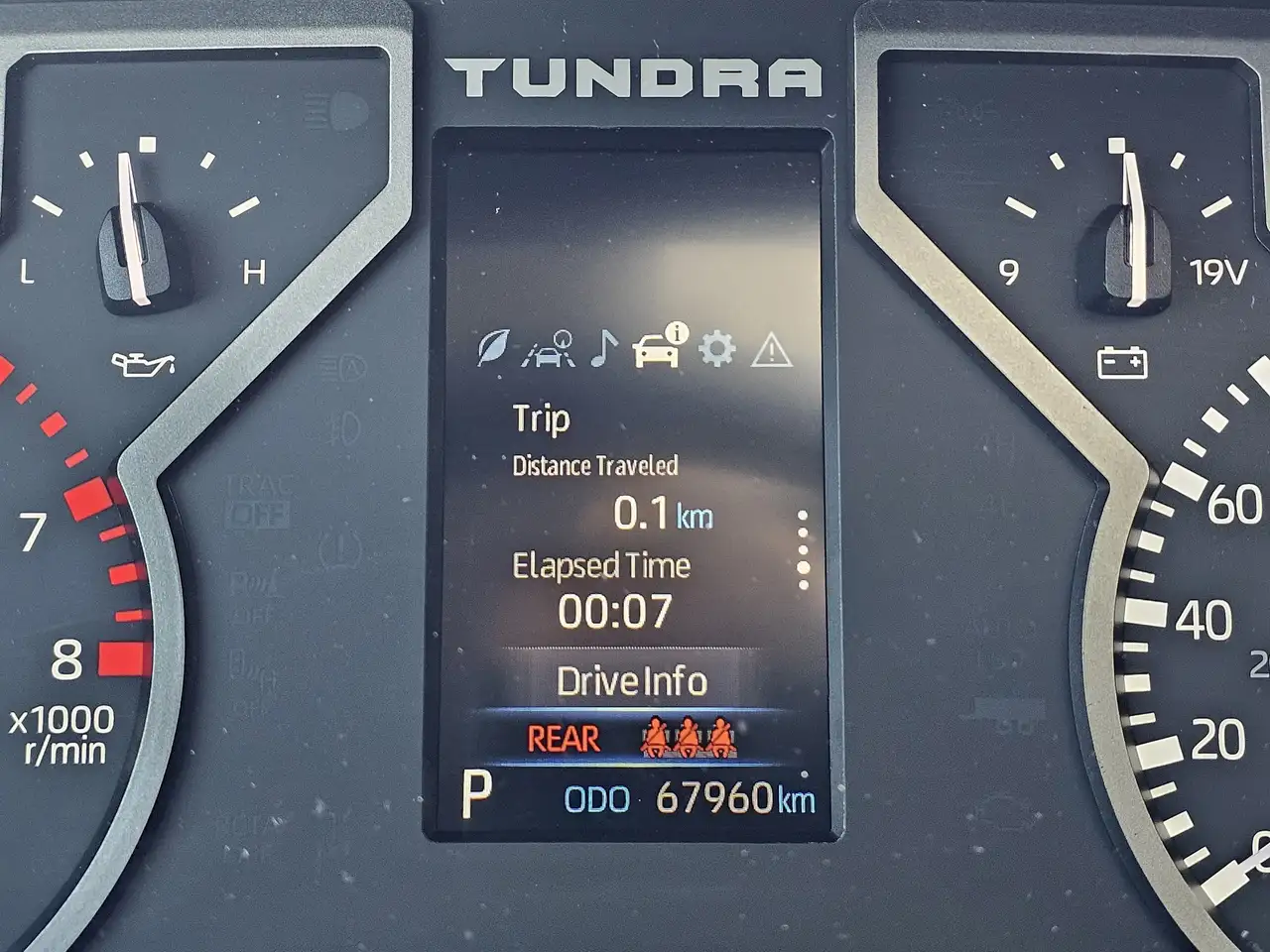 Toyota Tundra снимка Toyota Tundra