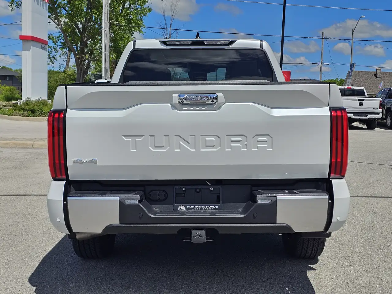 Toyota Tundra снимка Toyota Tundra
