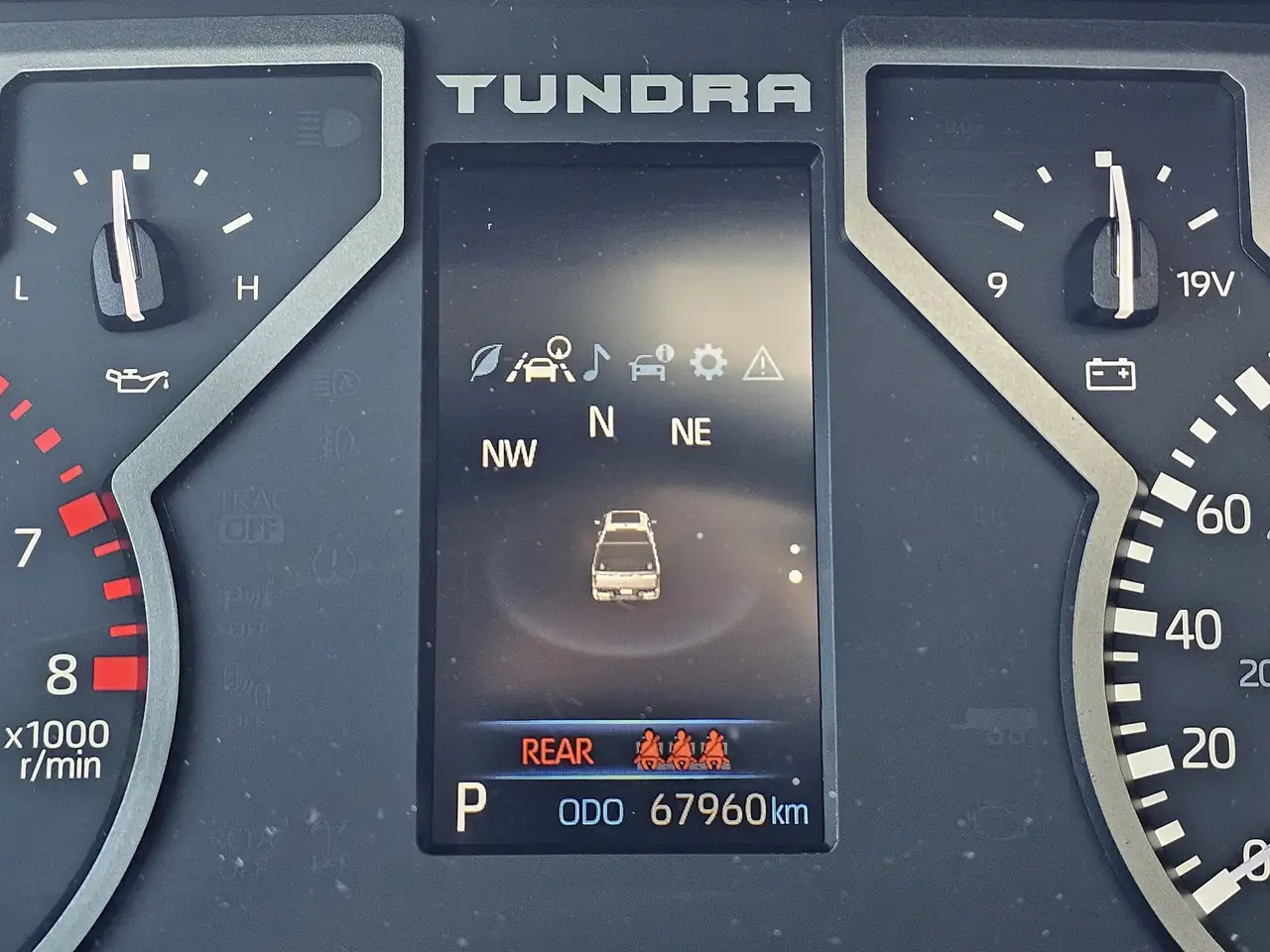 Toyota Tundra снимка Toyota Tundra