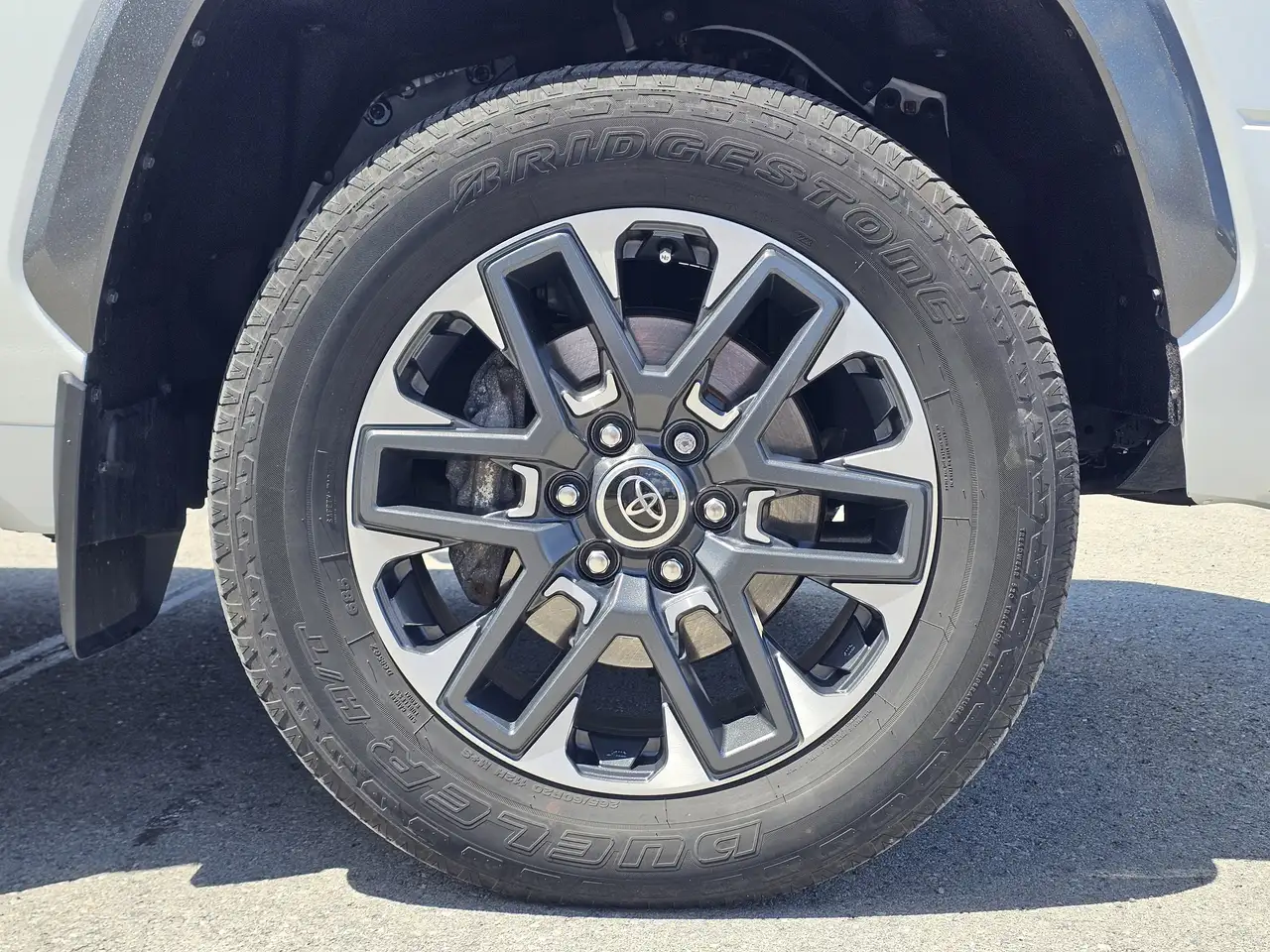Toyota Tundra снимка Toyota Tundra