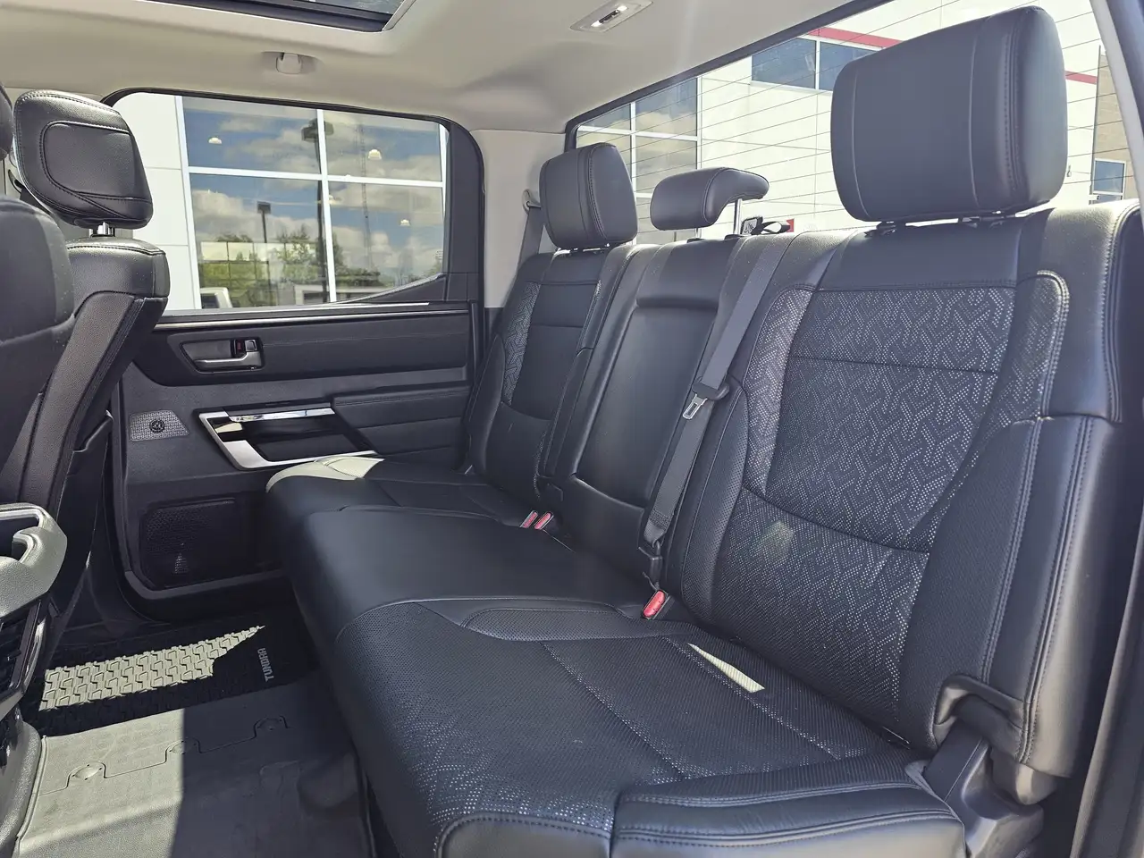 Toyota Tundra снимка Toyota Tundra