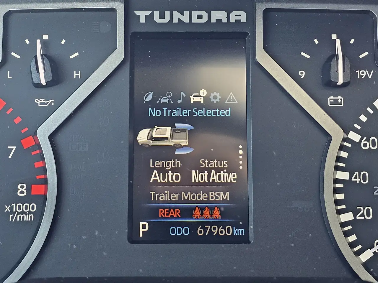 Toyota Tundra снимка Toyota Tundra