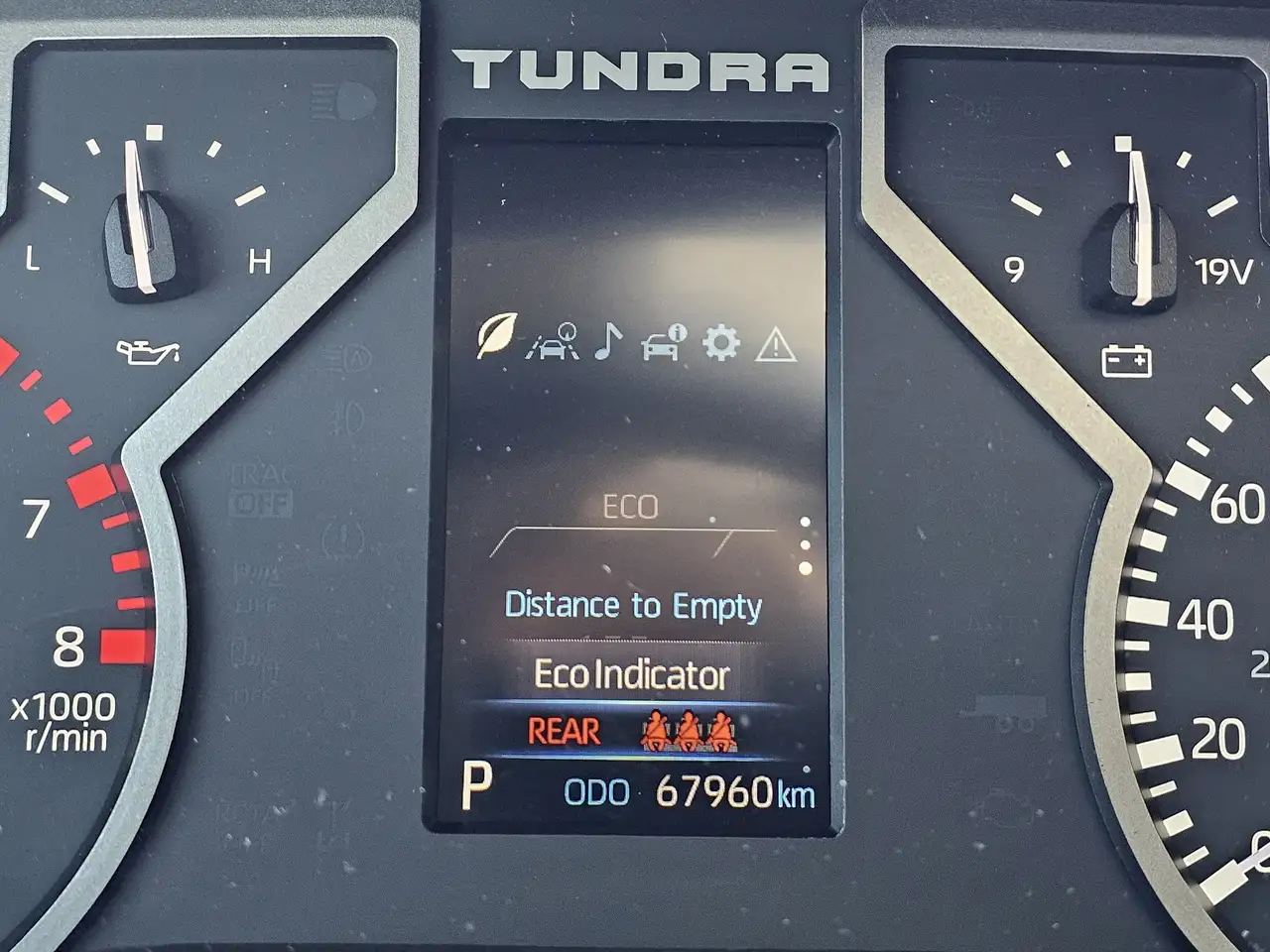 Toyota Tundra снимка Toyota Tundra