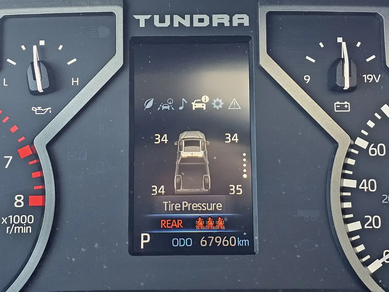 Toyota Tundra снимка Toyota Tundra