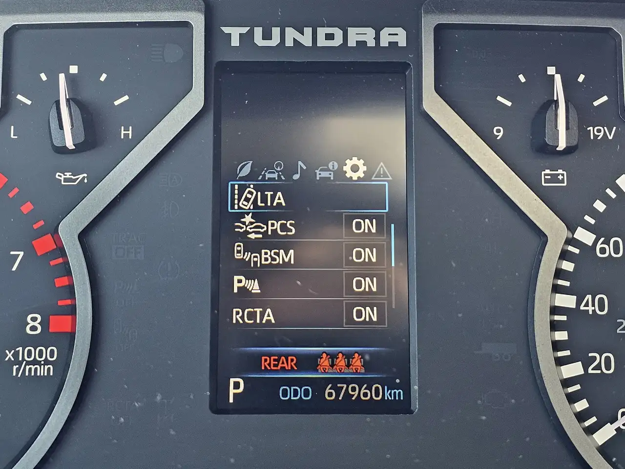 Toyota Tundra снимка Toyota Tundra