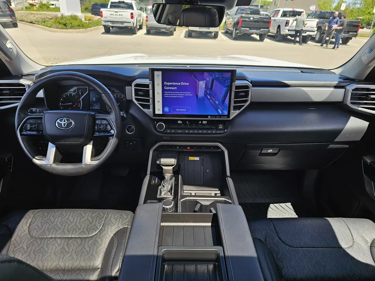 Toyota Tundra снимка Toyota Tundra