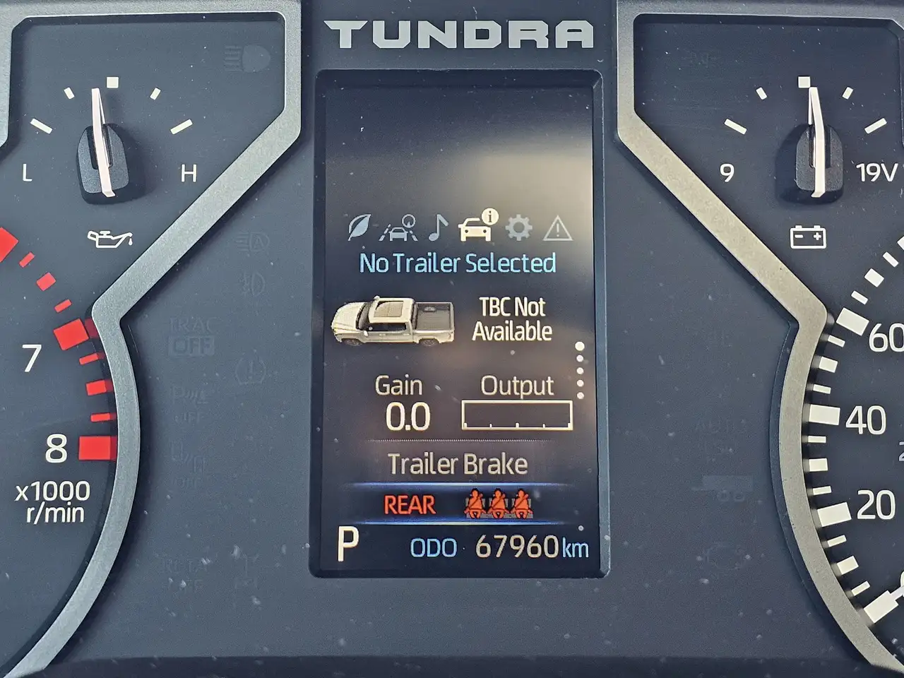 Toyota Tundra снимка Toyota Tundra
