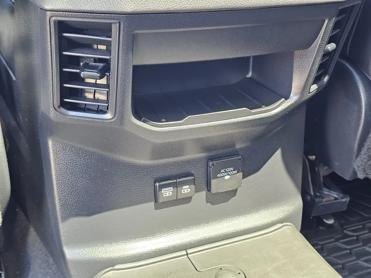 Toyota Tundra снимка Toyota Tundra