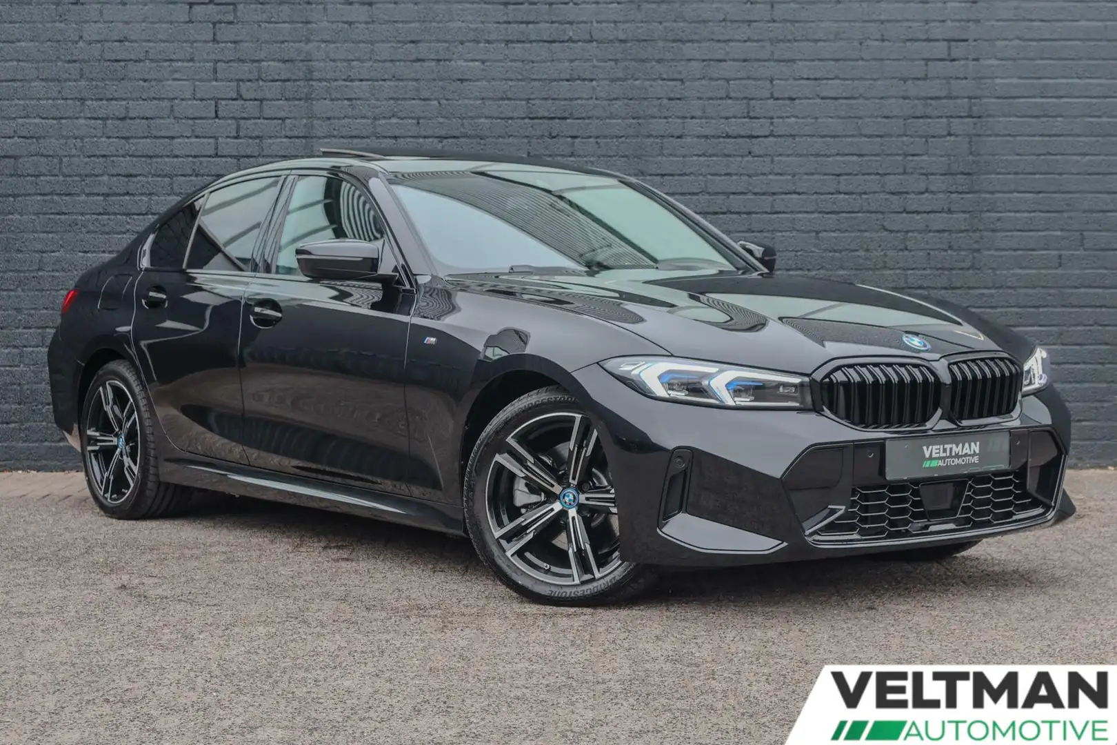 BMW 330 3-serie 330e xDrive M-sport PANO CAMERA ACC STUUR/ Zwart - 2