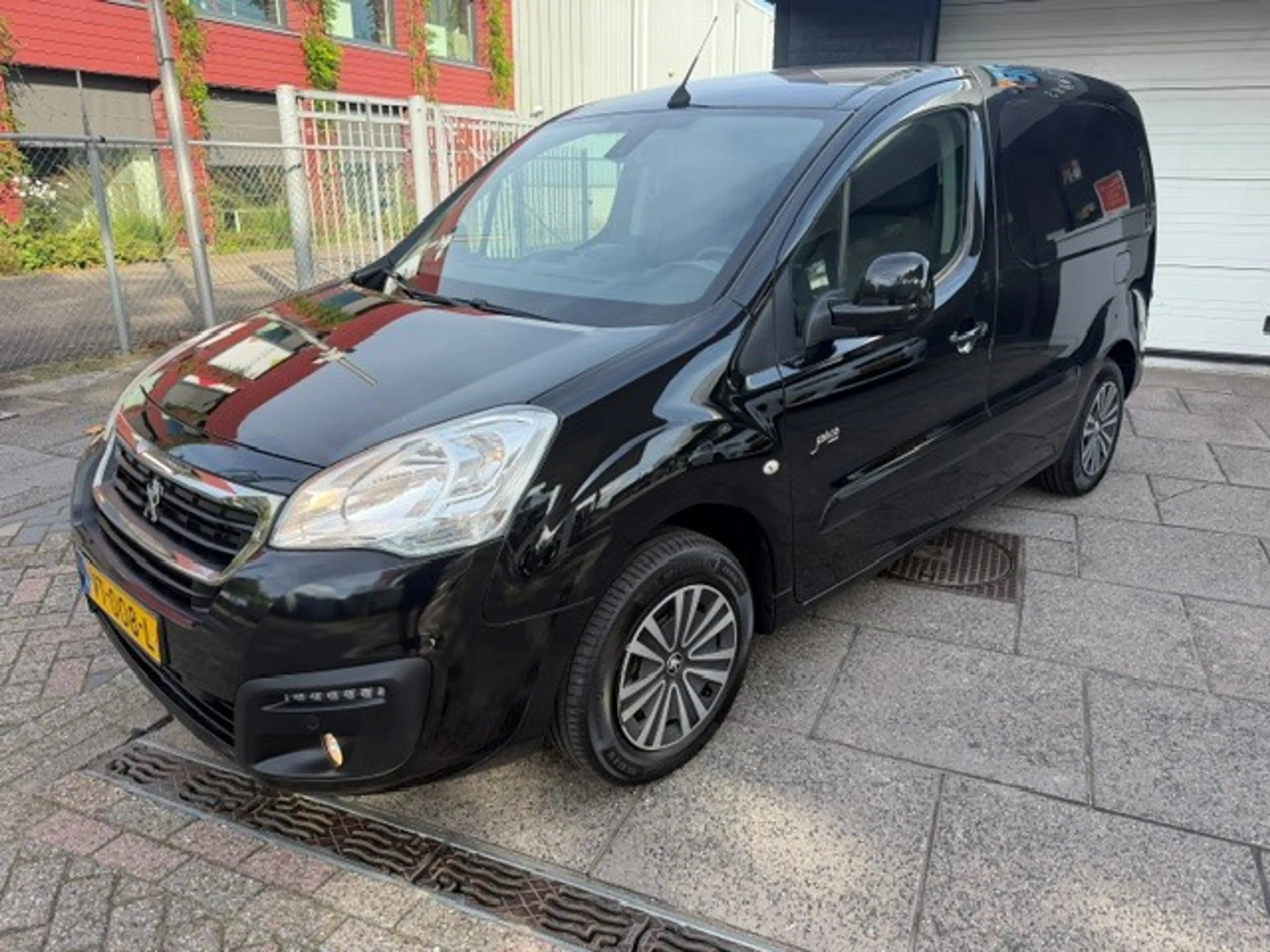 Peugeot Partner 120 1.6 BlueHDi 100 L1 Première S&S AIRCO I NAVIGA — photo 2