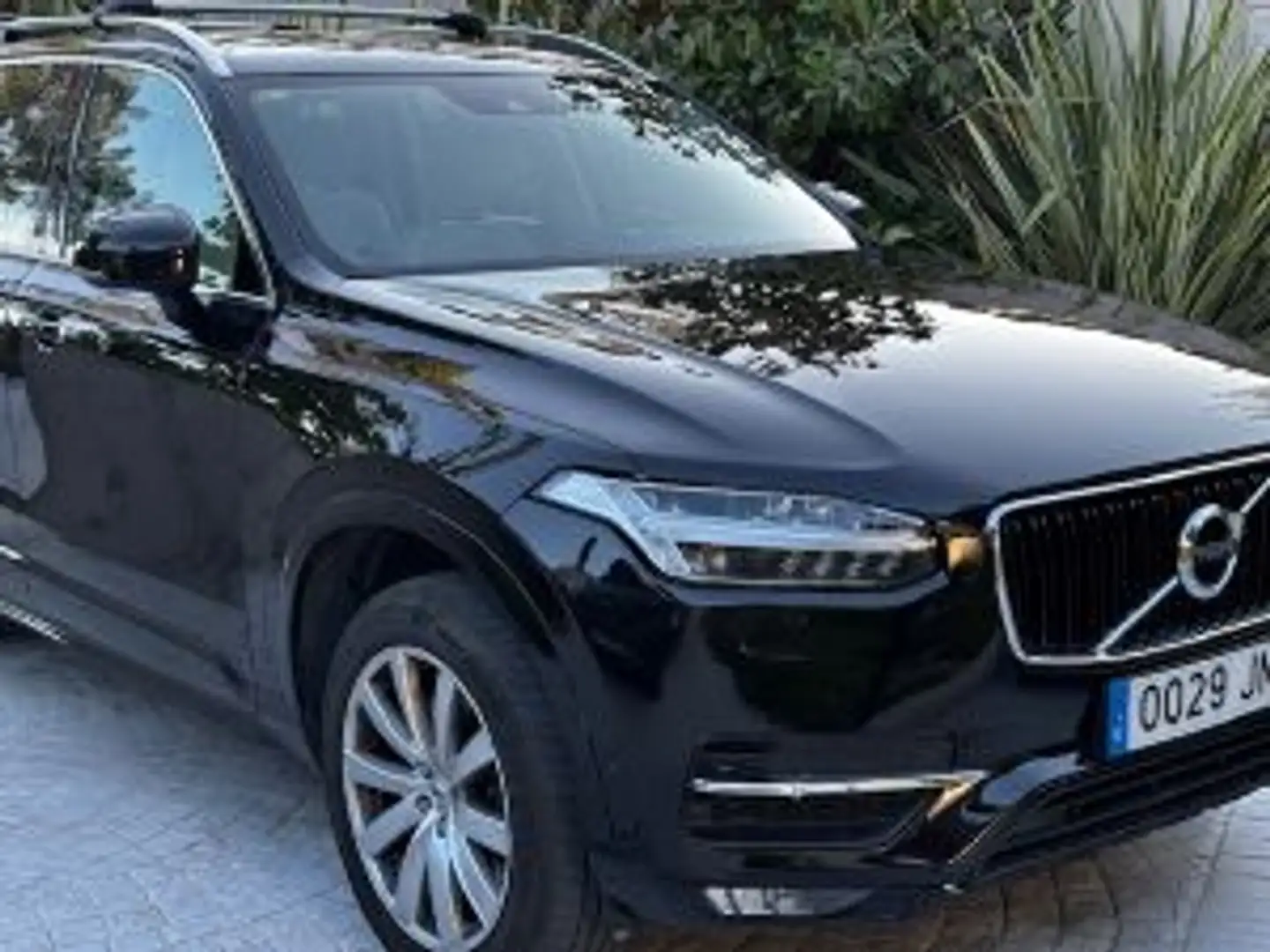 Volvo XC90 D5 Momentum AWD 225 Aut. Schwarz - 1