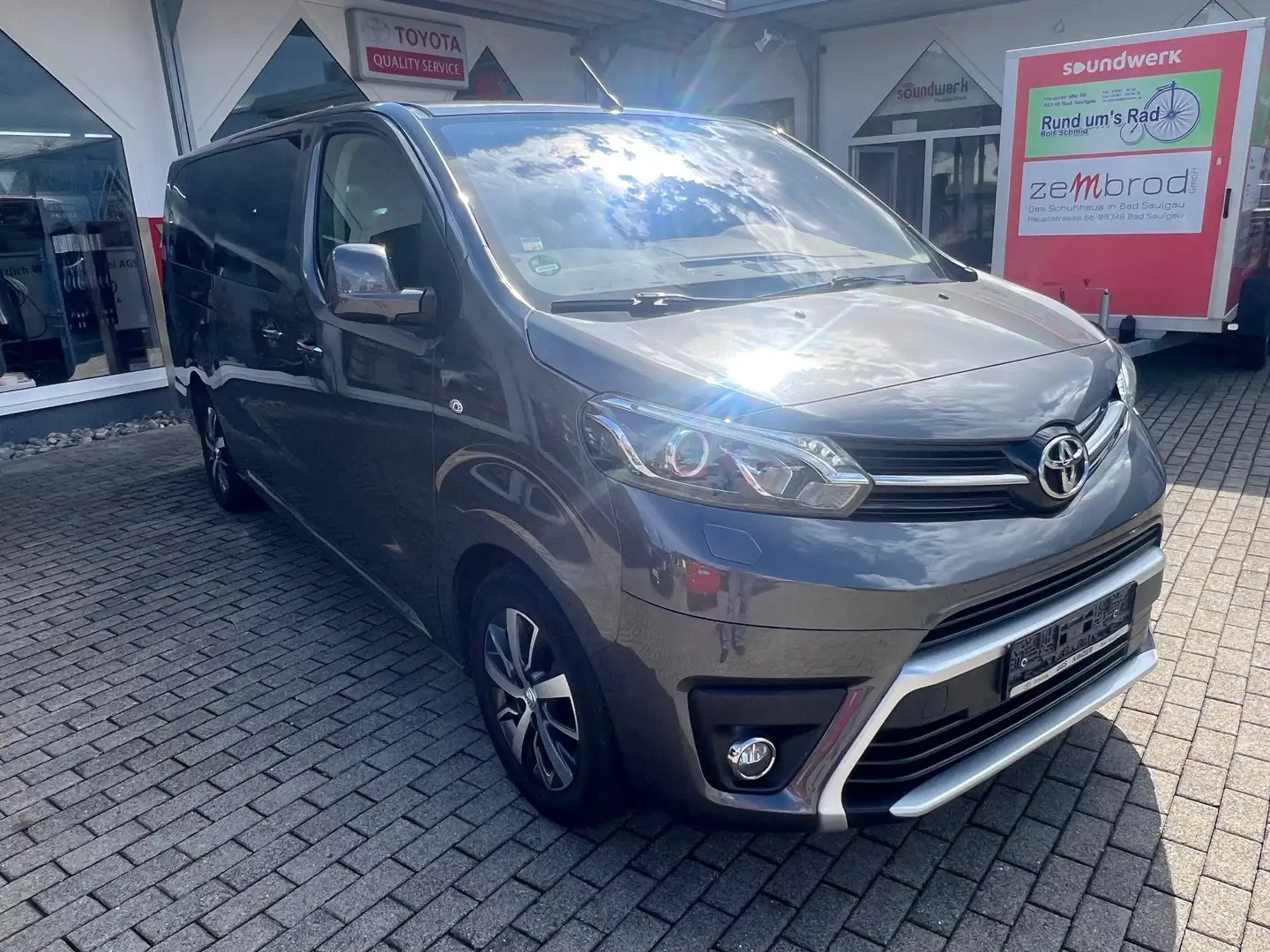 Toyota Proace L2 Executive Grau - 2