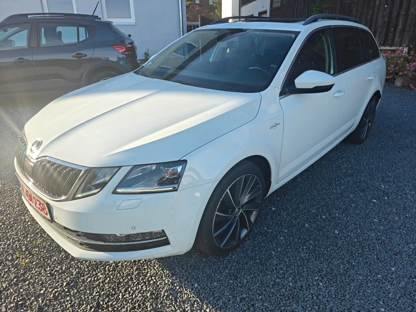 Skoda Octavia Combi L&K 4x4 Weiß - 1