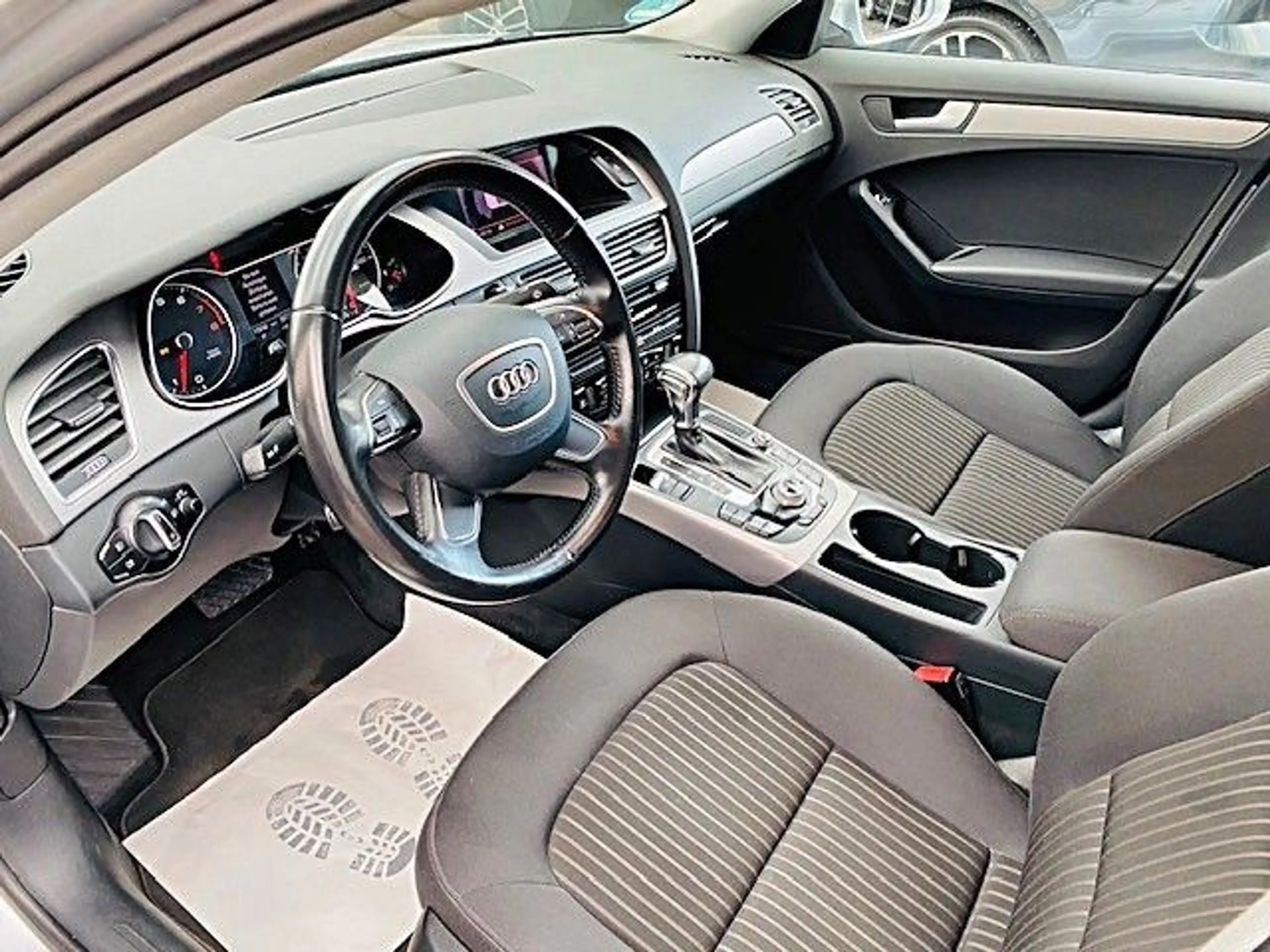 Audi A4 1.8 TFSI multitronic Ambiente — photo 17