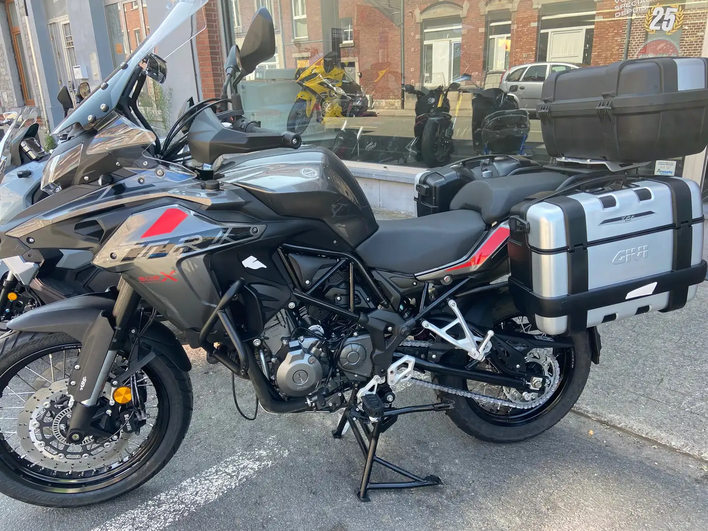 Benelli TRK 502 TRK 502 X Gris - 1