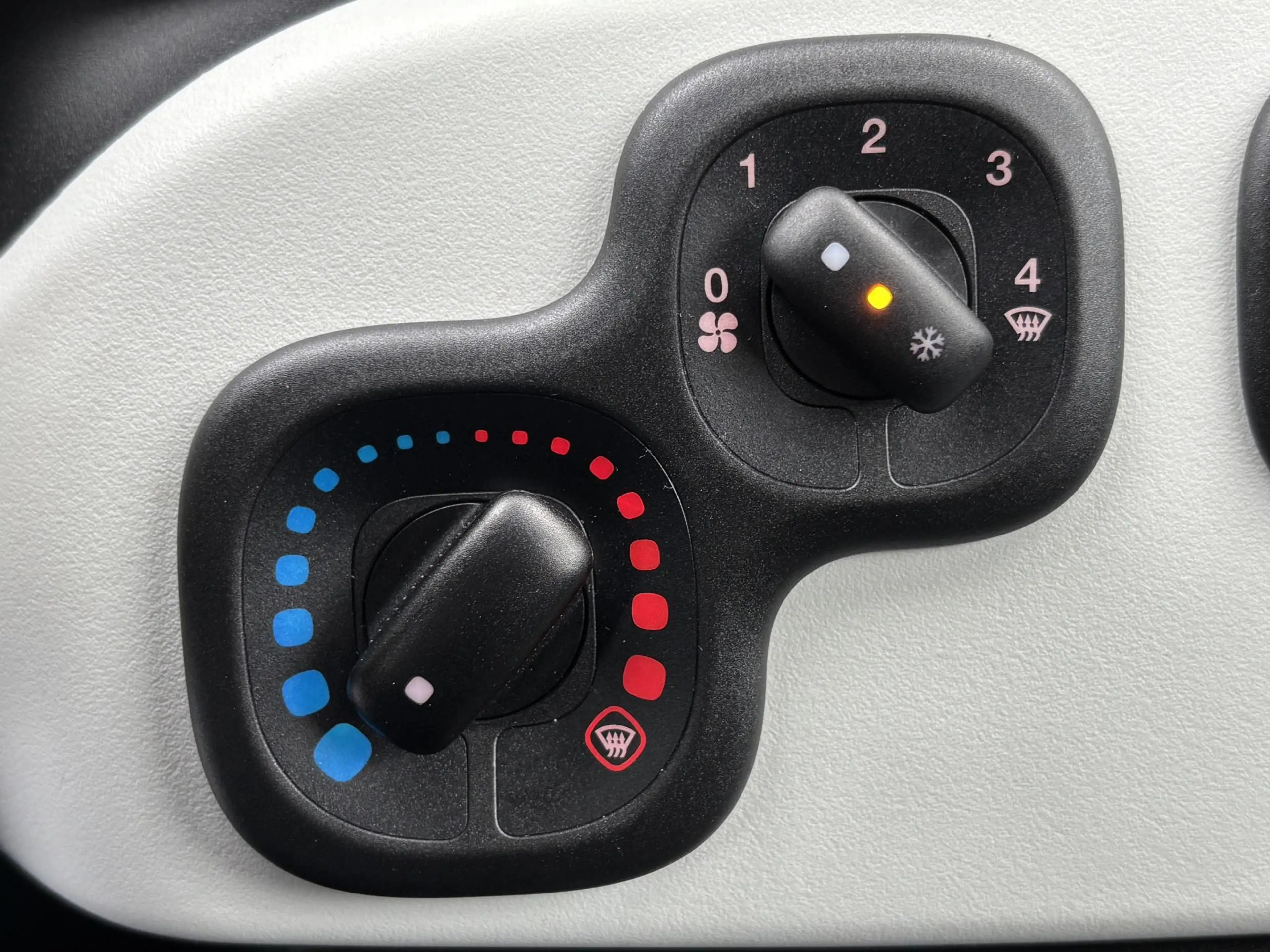 Fiat Pandina 1.0 Hybrid Cross | AppleCarPlay/Android | Parkeers — photo 10