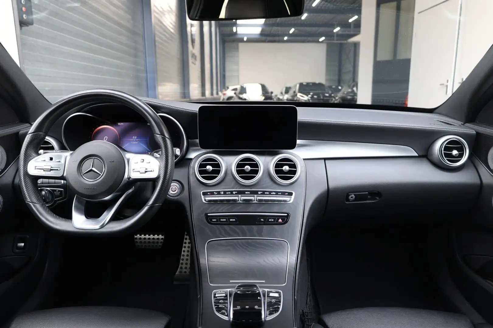 Mercedes-Benz C 200 AMG Line LED/VIRTUAL/SFEER/PANORAMADAK/LEER+S.VERW Zwart - 2