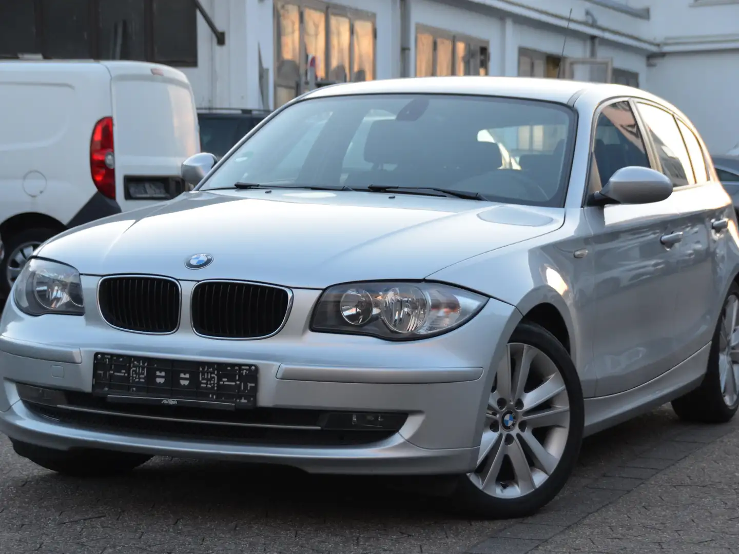 BMW 118 118i Automatik Grau - 1