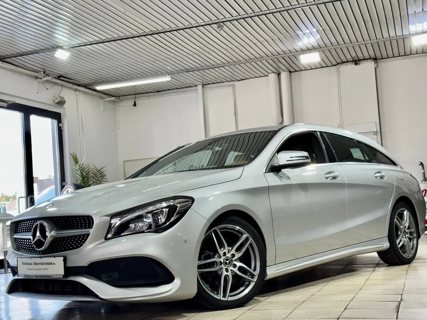 Mercedes-Benz CLA 220 CDI Shooting Brake*AMG-Line*LED*Standheizung* Silber - 1