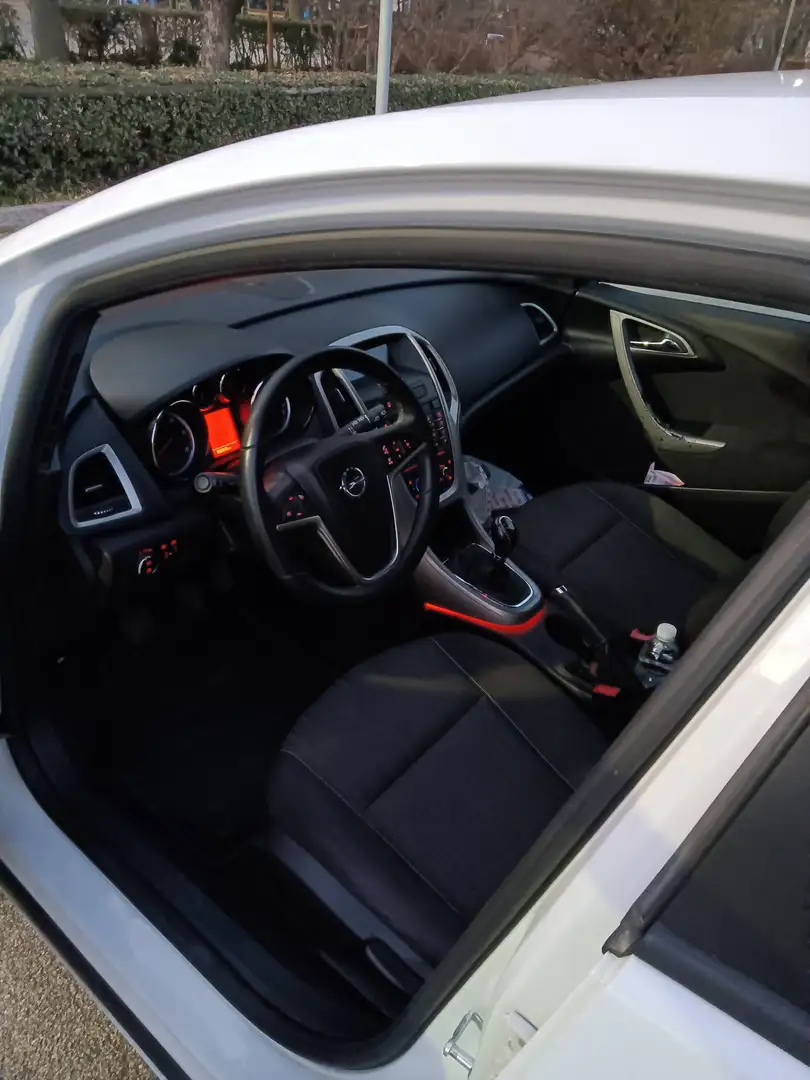 Opel Astra Astra IV 2010 5p 1.7 cdti Cosmo 110cv Bianco - 1