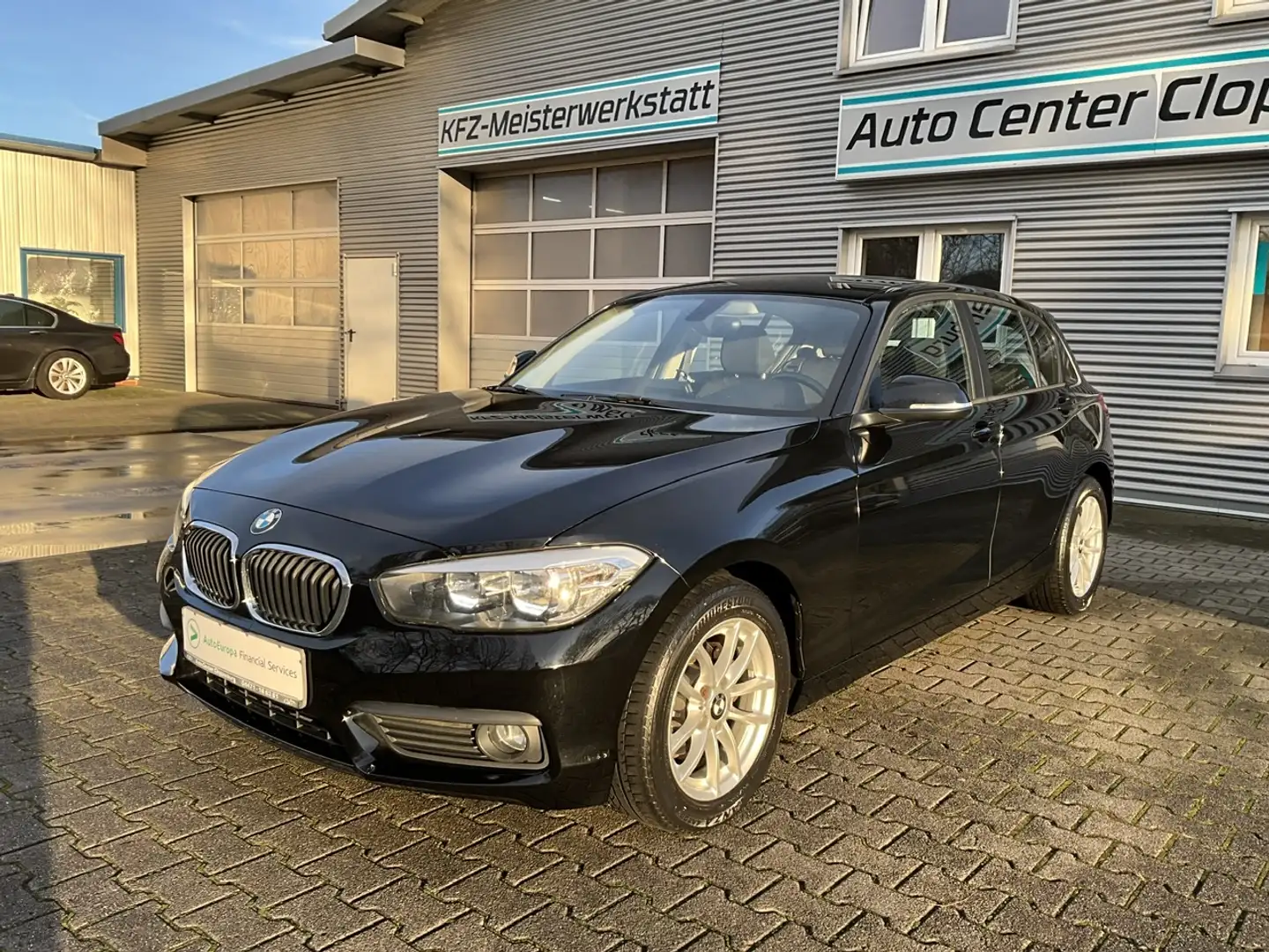 BMW 116 i Advantage Schwarz - 1