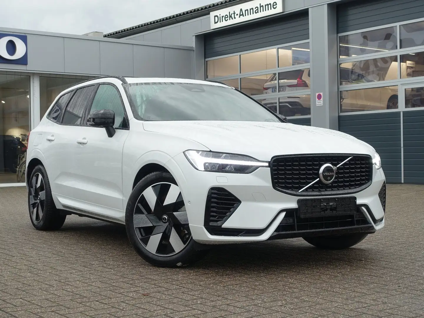 Volvo XC60 Plus Dark T8 AWD Plug-in/Four-C/360°Cam/AHK Weiß - 2