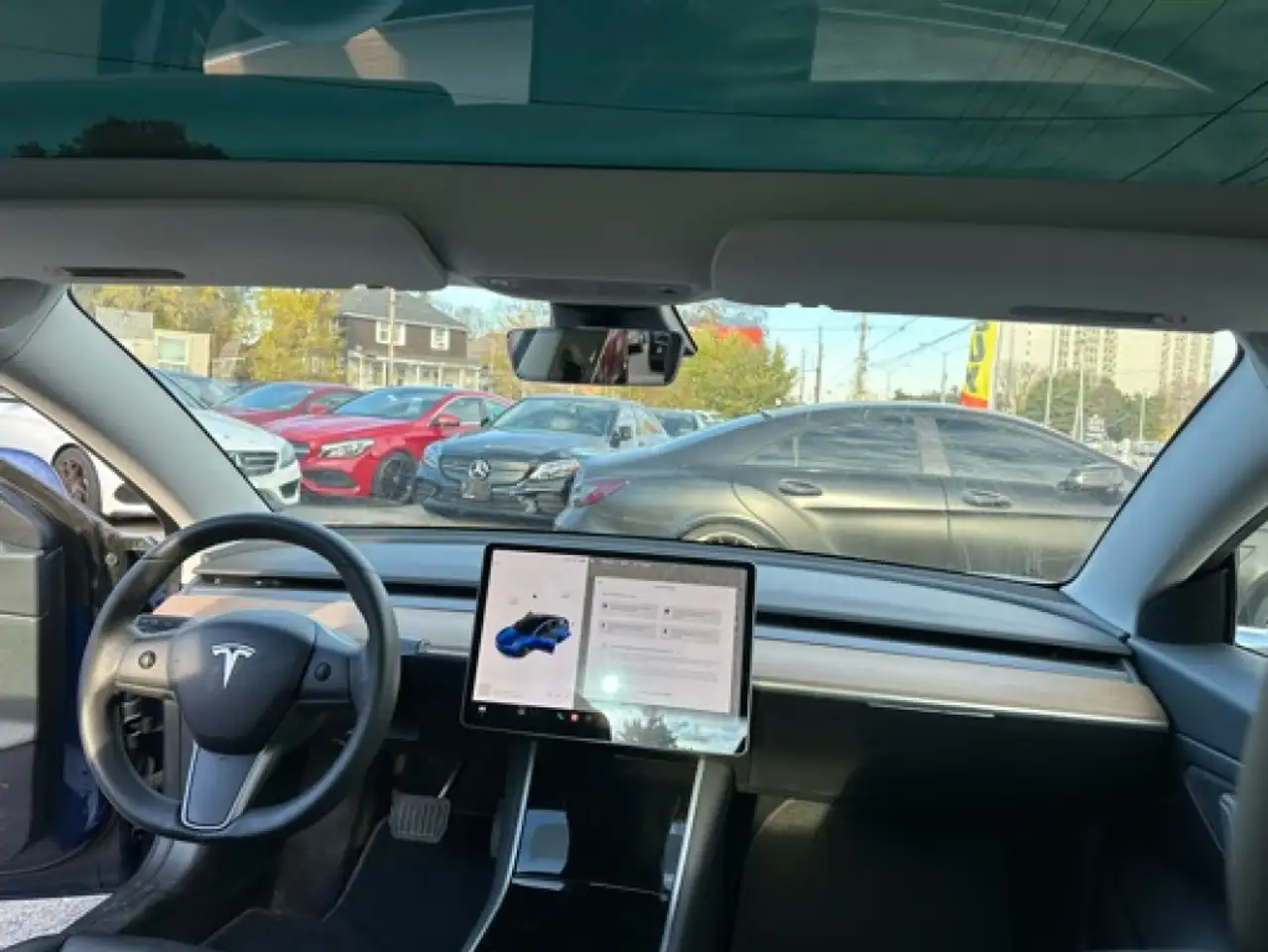 Tesla Model 3 снимка Tesla Model 3