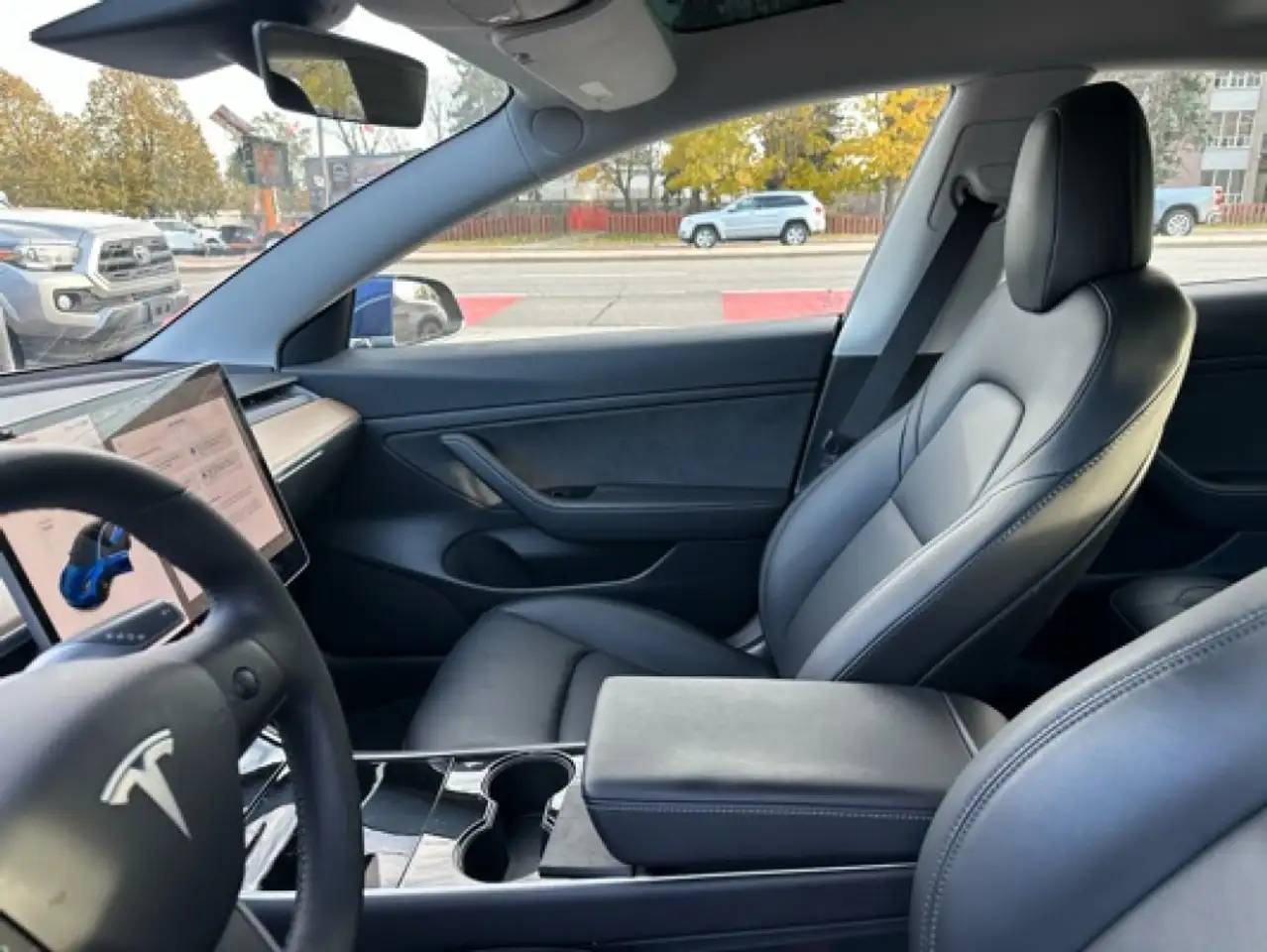 Tesla Model 3 снимка Tesla Model 3