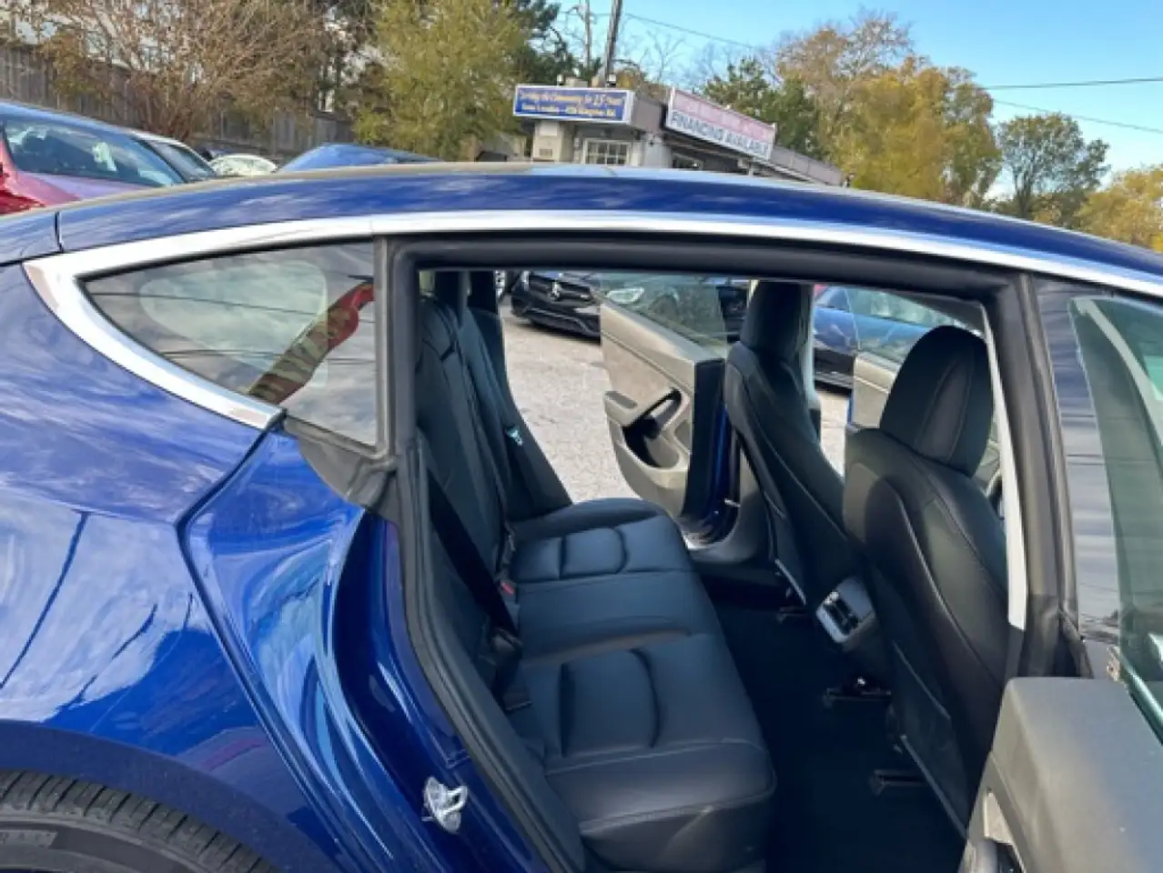 Tesla Model 3 снимка Tesla Model 3