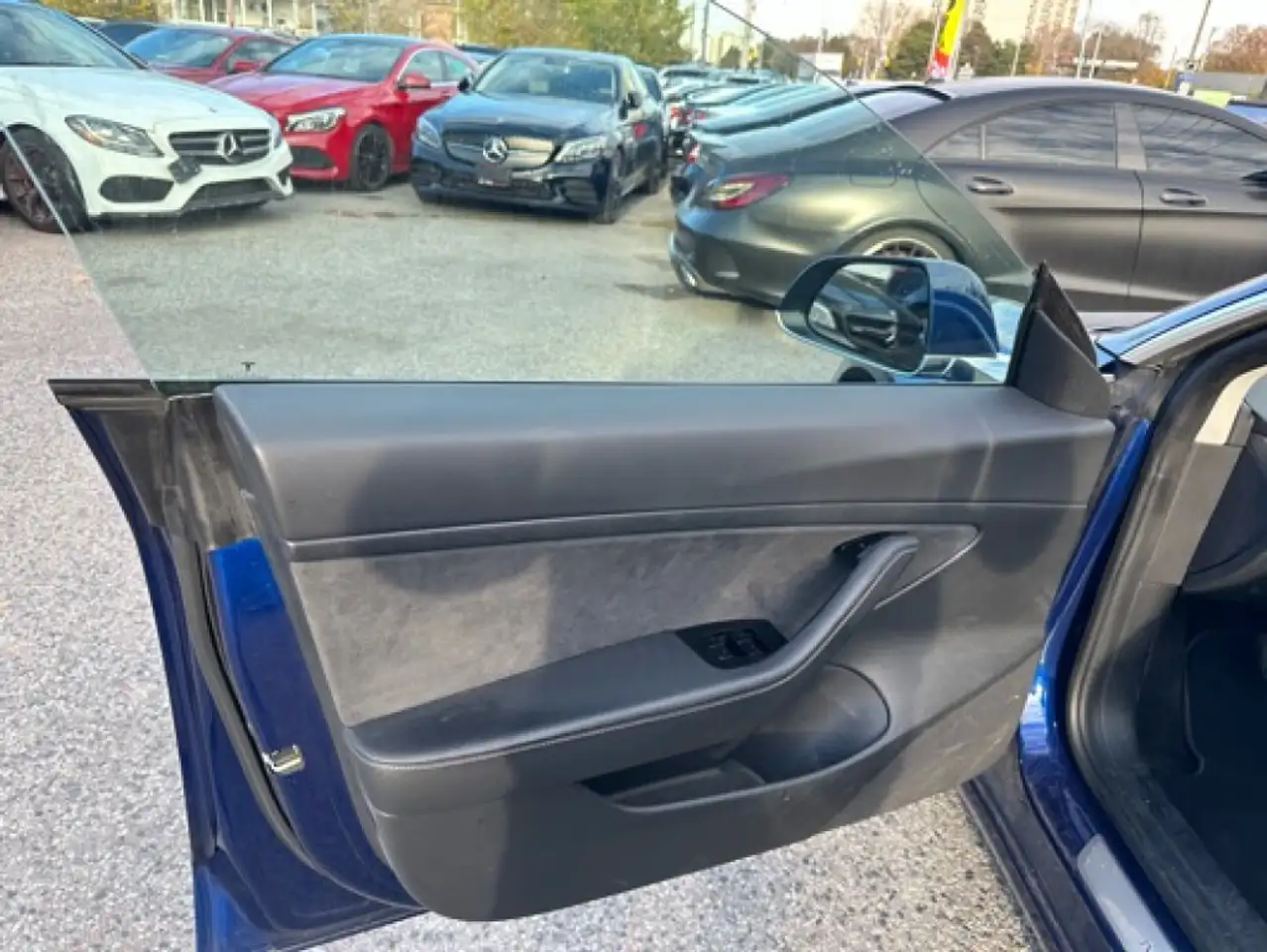 Tesla Model 3 снимка Tesla Model 3