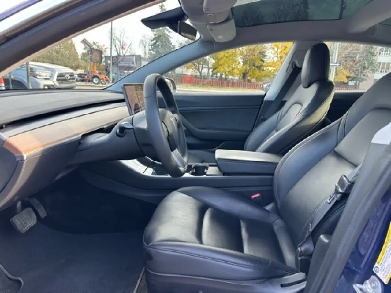Tesla Model 3 снимка Tesla Model 3
