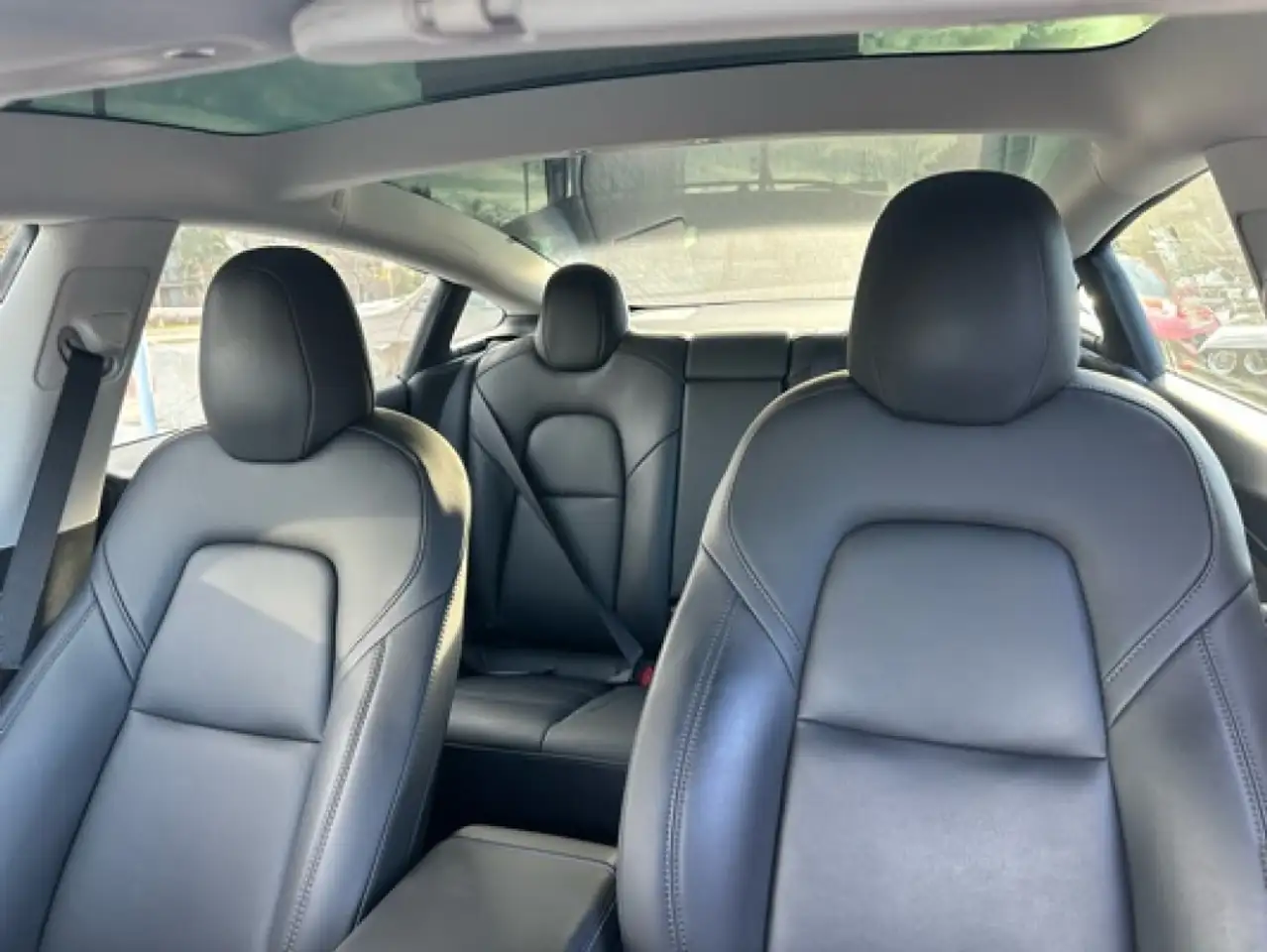 Tesla Model 3 снимка Tesla Model 3