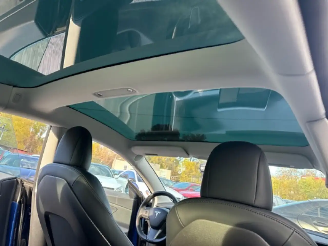 Tesla Model 3 снимка Tesla Model 3